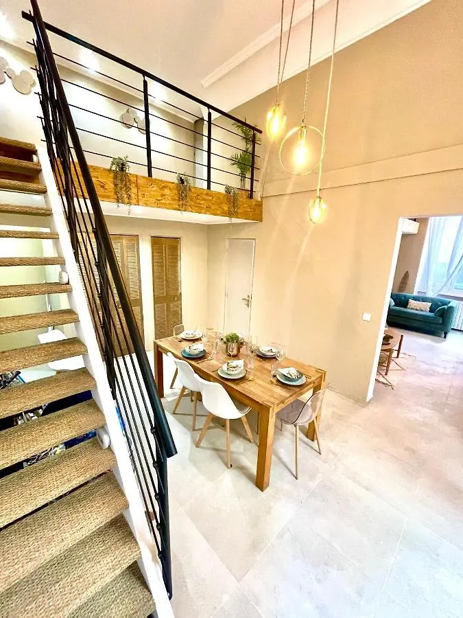 Spacious Loft, Duplex, Old Town, 3 Bedrooms - Easy Check-In ニース アパート