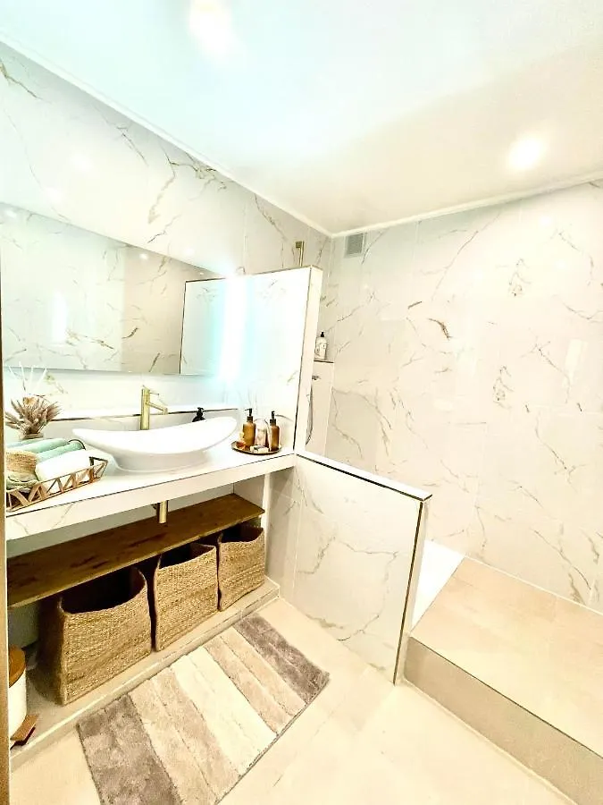 Spacious Loft, Duplex, Old Town, 3 Bedrooms - Easy Check-In ニース アパート